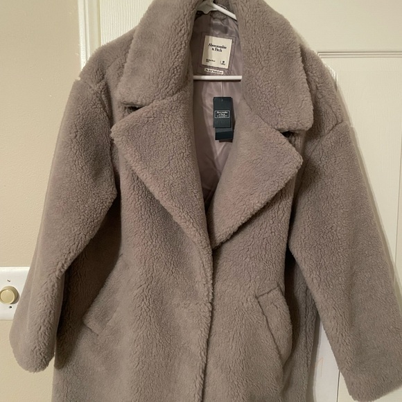 NWT Abercrombie & Fitch Teddy Coat - grey medium - Picture 2 of 3